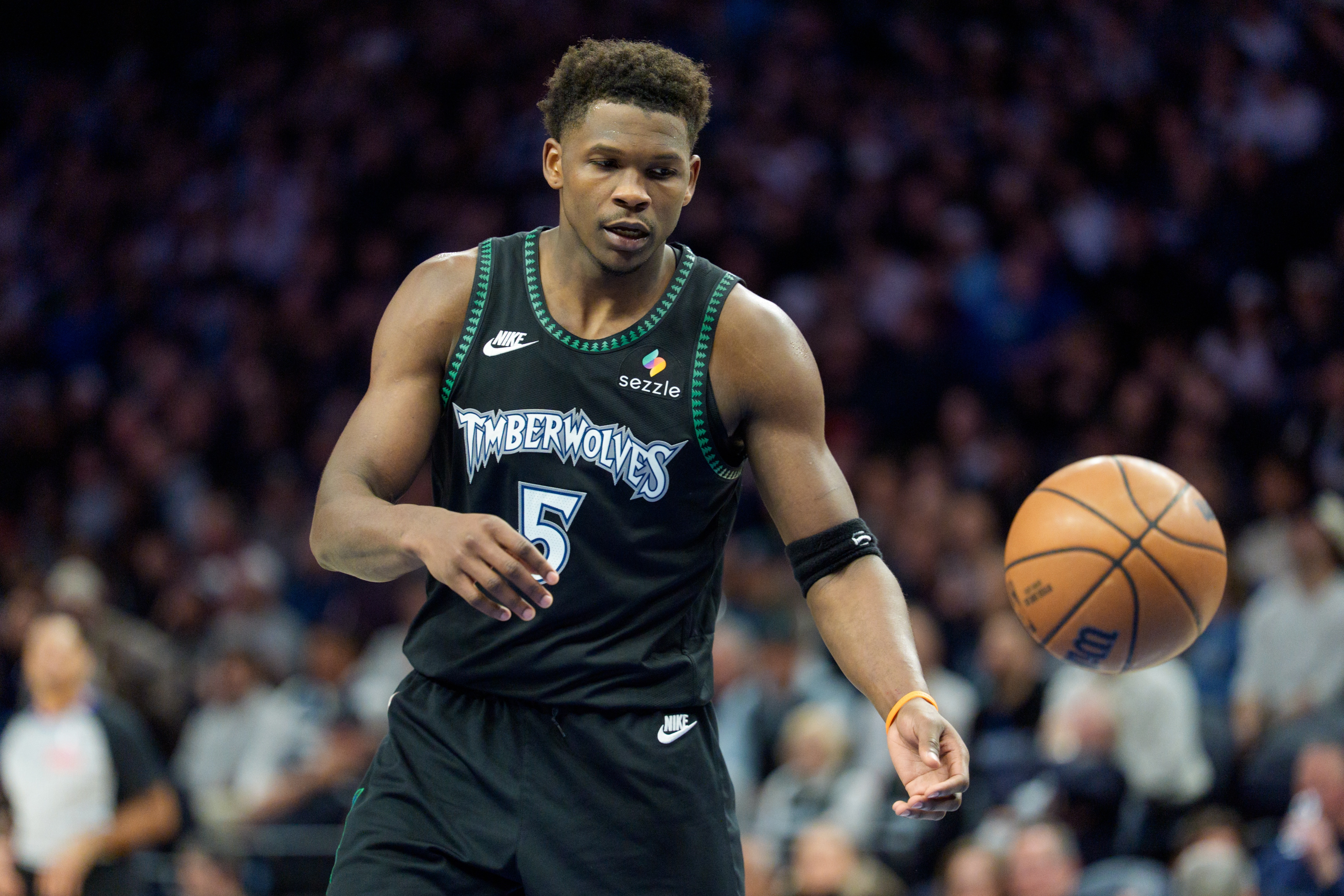 开云官网-韦德：华子看我的录像学盖帽 我认为那才叫全面的球员